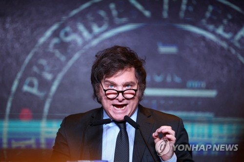 소감 밝히는 하비에르 밀레이 아르헨티나 대통령 당선인