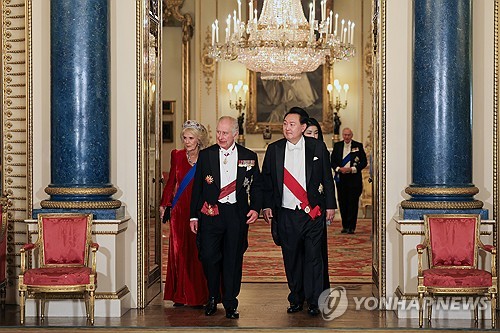 尹, 재계 총수들과 버킹엄궁 국빈만찬…"영국과 번영 위해 협력"_신윤우