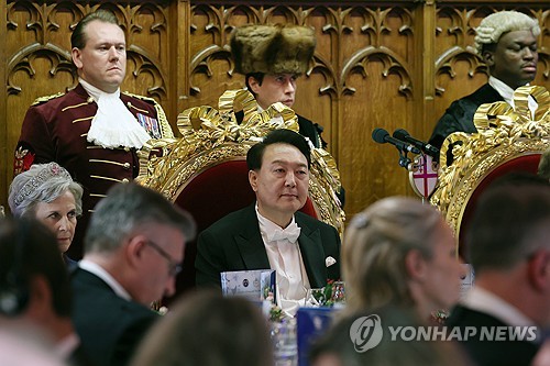 (런던=연합뉴스) 임헌정 기자 = 영국을 국빈 방문한 윤석열 대통령이 22일(현지시간) 런던 금융특구 길드홀에서 열린 런던금융특구 만찬에 참석하고 있다. 2023.11.23  [공동취재] kane@yna.co.kr