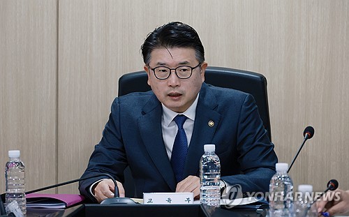 (서울=연합뉴스) 23일 서울 영등포구 한국교육시설안전원에서 열린 제1차 취약계층 지원 범사회부처 협의회에서 장상윤 교육부 차관이 발언하고 있다. 2023.11.23 [교육부 제공. 재판매 및 DB 금지] photo@yna.co.kr