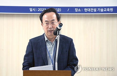 '기획통' 김걸 현대차 사장, 자진 사임…정몽구재단으로 이동_최정우