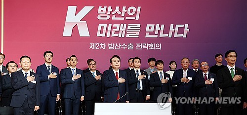 尹 "방산은 경제 뒷받침하는 전략산업…첨단 기술로 성장 준비"(종합2보)_신윤우