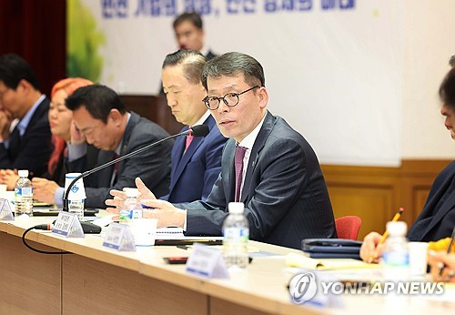 김성태 IBK기업은행장 "중소기업·소상공인 지원책 전방위적 확대해야"_윤슬기