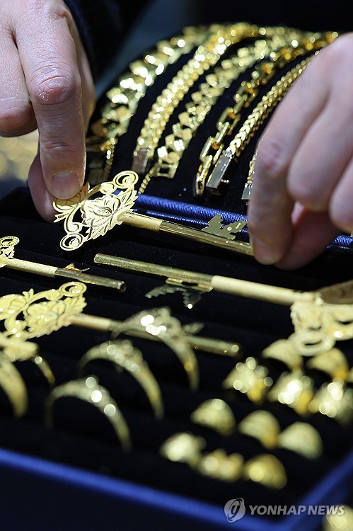 [뉴욕 금가격] '비둘기 연준'에 열흘 만에 최고치_임하람