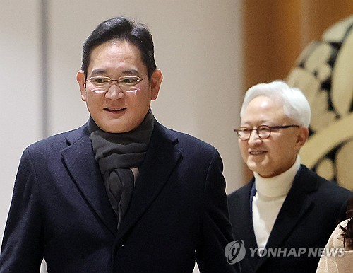 귀국하는 이재용 회장-경계현 사장
