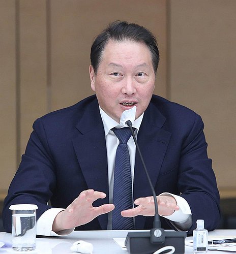 최태원 대한상의 회장 "'뭉쳐야 산다' 의지로 어려움 이겨내야"_유수진