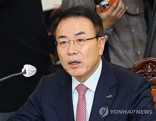 [신년사] 조용병 은행연합회장 "경제 방파제·상생금융 원칙 삼아야"_윤슬기