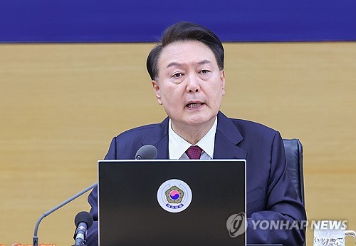 (세종=연합뉴스) 진성철 기자 = 윤석열 대통령이 26일 세종시 정부세종청사에서 열린 제55회 국무회의에서 발언하고 있다. 2023.12.26 zjin@yna.co.kr