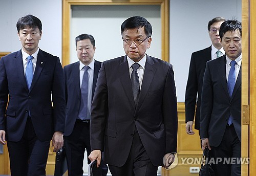 최상목 "시장안정조치 85조원서 필요시 추가 확대"(종합)_최진우