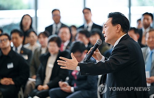 尹대통령, 과학기술인 만나 "R&D 예산 획기적으로 늘릴 것"_신윤우