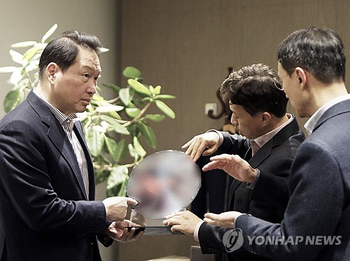 SK하이닉스 이천캠퍼스 방문한 최태원 회장과 곽노정 대표이사