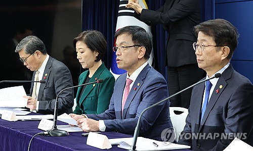상반기 몰린 재정에 '총선용' 비판 나오지만…2020년에도 판박이_한종화