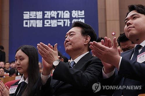 尹 "새해를 민생 회복의 해로 만들어야…민생토론회가 첫걸음"_신윤우