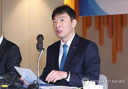 이복현 "TY홀딩스 보증채무 유예가 합리적"…워크아웃에 힘실어_정원