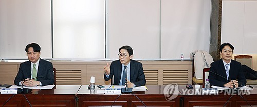 금융위 "가계대출, 경제성장률 내 관리…DSR 적용 확대"_이수용