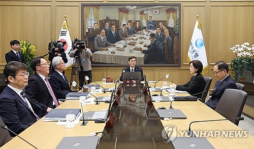 [금리 동결 배경과 전망] 물가목표 달성 전념…인하논의 "시기상조"(종합)_오진우