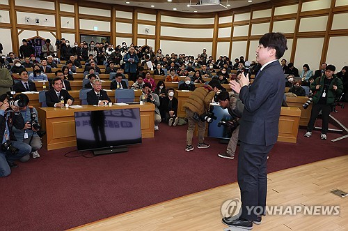 이준석 신당 "경영권 방어에 자사주 활용 막을 것…소각 의무화"_한종화