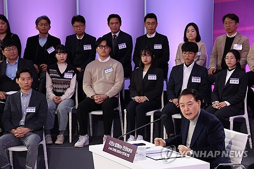 반도체 산업 강조하는 윤석열 대통령