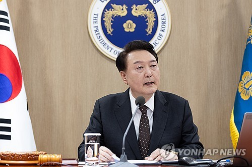 (서울=연합뉴스) 진성철 기자 = 윤석열 대통령이 16일 서울 용산 대통령실 청사에서 열린 국무회의에서 발언하고 있다.  2024.1.16  [대통령실 제공. 재판매 및 DB 금지] zjin@yna.co.kr