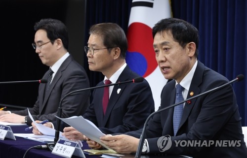 김주현 "전세대출 DSR, 충격 최소화하며 점진적 도입"_정원