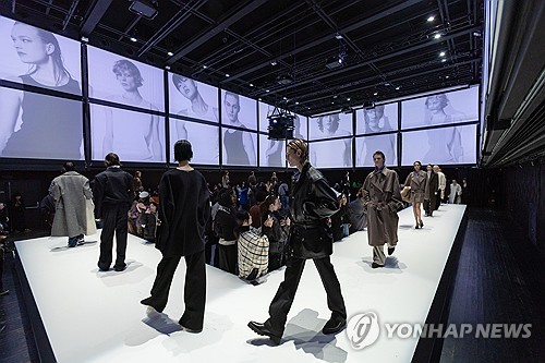 유통공룡 패션 자회사, 소비 침체에 영업이익 '반토막'_박준형