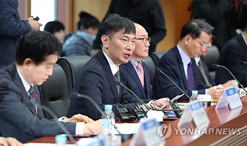 'PF 엄청난 강도 정리' 이복현 경고에도…현장선 여전히 '돈 싸움'_정원