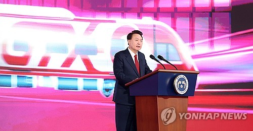 尹, 중대재해법 유예 난항에 "오늘 국회 통과 노력해달라"_신윤우