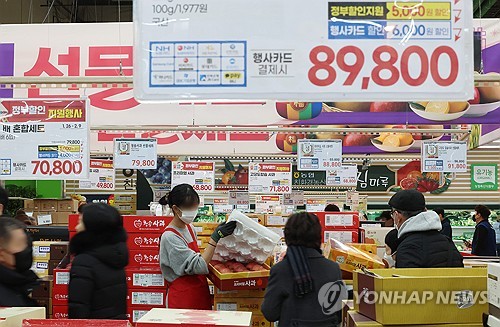 과일가격 급등에 정부, 농산물 할인예산 100억 추가 편성_최진우