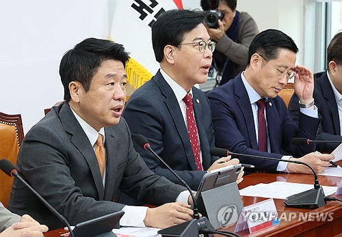 與 "예금자보호한도 1억으로 상향…이자소득 면제 재형저축 재도입"(종합)_한종화