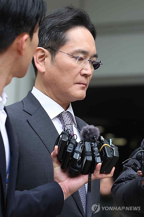 이재용 측 변호인단 "삼성 합병 적법 확인…현명한 판단 감사"_김경림