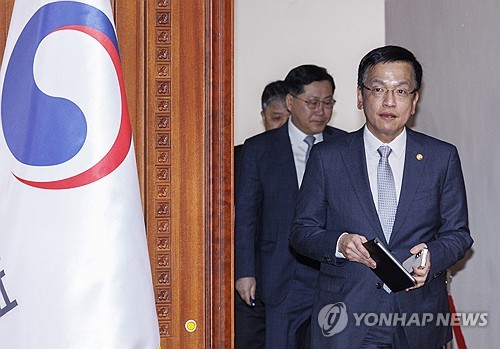 최상목 "올해 해외건설 누적 수주 1조달러 시대 열 것"_최진우