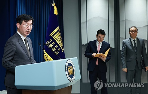 (서울=연합뉴스) 홍해인 기자 = 성태윤 대통령실 정책실장이 8일 오후 서울 용산 대통령실 청사에서 의대 증원 관련 브리핑을 하고 있다. 2024.2.8 hihong@yna.co.kr