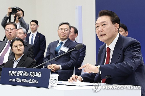 尹 "산은, 부산으로 조속히 이전해 글로벌 허브 동력으로 활용"(종합)_신윤우