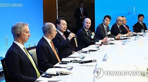 외투기업 만난 尹 "유리한 제도와 규제 환경 제공…세제 지원도"(종합)_신윤우