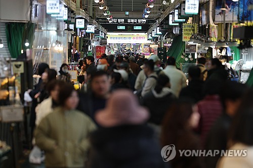 은행권 취약계층 지원안 내달 공개…통신비도 채무조정 포함_이현정