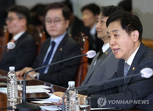 '4월 위기설'에 입 뗀 김주현 "위기 발생 막는 게 정부 역할"_정원