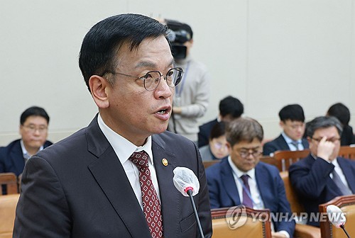 (서울=연합뉴스) 한종찬 기자 = 최상목 경제부총리 겸 기획재정부 장관이 19일 국회에서 열린 기획재정위원회 전체회의에서 제안 설명을 하고 있다. 2024.2.19 saba@yna.co.kr