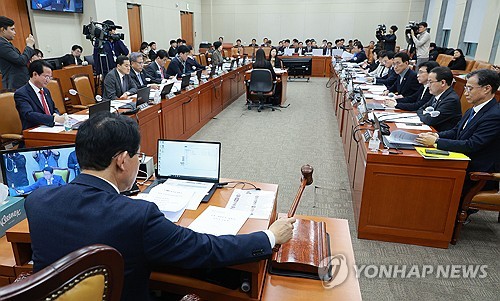 수은 자본금 확대 파란불…野 "시중은행은 수출지원 나몰라라"_한종화