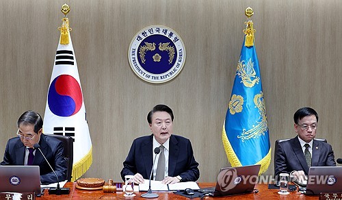 尹 "저출산 해결에 기업 동참 중요…세제 등 지원책 마련"_신윤우