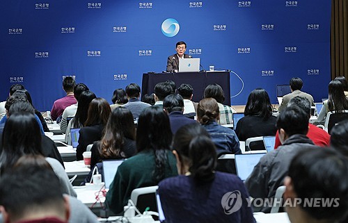 [금통위 인터뷰] 바클레이즈 "동결에도 인하 신호"_강수지