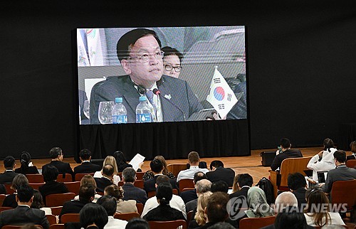 최상목 "AI 연구거점 설립해 글로벌 기술개발 협력 강화해야"_최욱