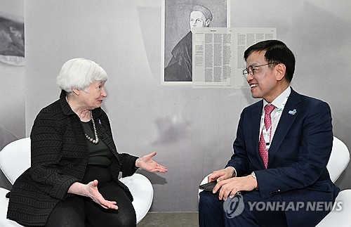 (서울=연합뉴스) G20 재무장관 중앙은행총재회의 참석차 브라질을 방문 중인 최상목 경제부총리 겸 기획재정부 장관이 지난달 29일(현지시간) 상파울루에서 재닛 옐런 미국 재무장관과 면담하고 있다. 2024.3.1 [기획재정부 제공. 재판매 및 DB 금지] photo@yna.co.kr