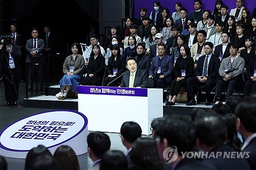 (광명=연합뉴스) 홍해인 기자 = 윤석열 대통령이 5일 경기 광명시 아이벡스 스튜디오에서 '청년의 힘으로! 도약하는 대한민국!'을 주제로 열린 열일곱 번째 국민과 함께하는 민생토론회에서 발언하고 있다. 2024.3.5 [대통령실통신사진기자단] hihong@yna.co.kr