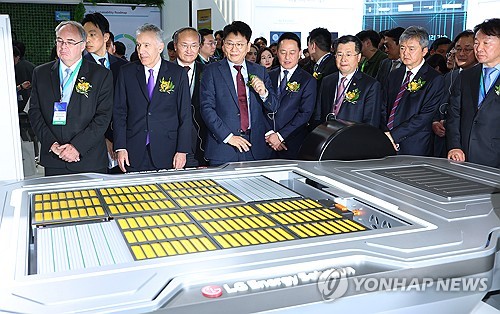 LG엔솔 찾은 배터리 업계 대표들