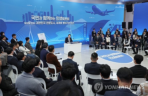 (인천=연합뉴스) 홍해인 기자 = 윤석열 대통령이 7일 인천광역시청에서 '대한민국 관문 도시 세계로 뻗어나가는 인천'을 주제로 열린 열여덟 번째 '국민과 함께하는 민생토론회'에서 발언하고 있다. 2024.3.7 [대통령실통신사진기자단] hihong@yna.co.kr