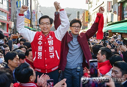 한동훈 비대위원장, 후보들과 시민에게 인사