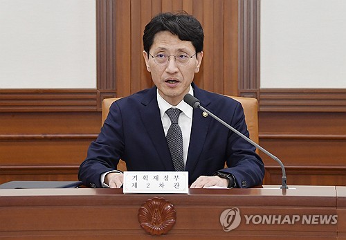 기재차관 "주택·전력기금 집행 원활…R&D도 상반기 신속집행"_최욱