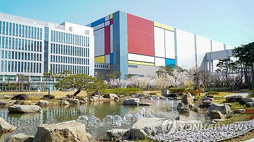삼성전자, 4분기 반도체 영업익 2.9조…2분기 연속 감소(상보)_김학성