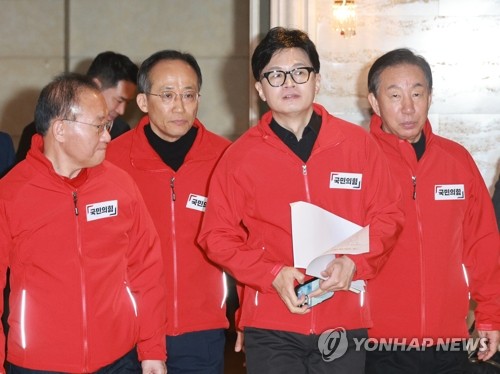 與, 이재명 '전국민에 25만원' 발언에 "현금 살포 매표 행위"_한종화