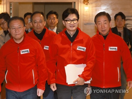 한동훈 "3자녀 이상 가구, 모든 자녀 대학등록금 전액 면제"_한종화